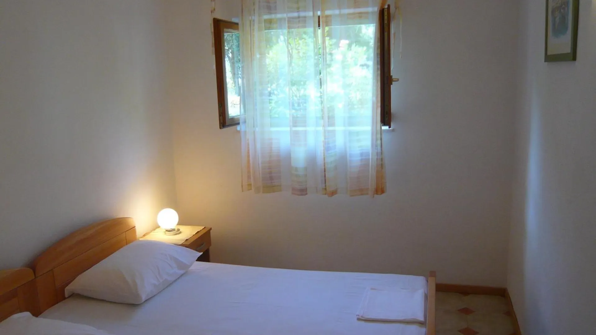 Erdgeschosswohnung Mia Fuer Vier Personen Mandre Apartment